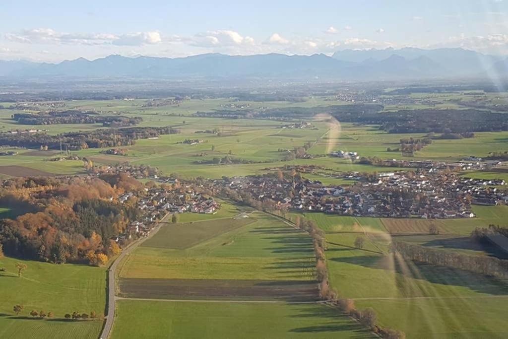Kleine Gemuetliche Mansardenwohnung Im Suedosten Muenchens Assling Exterior foto