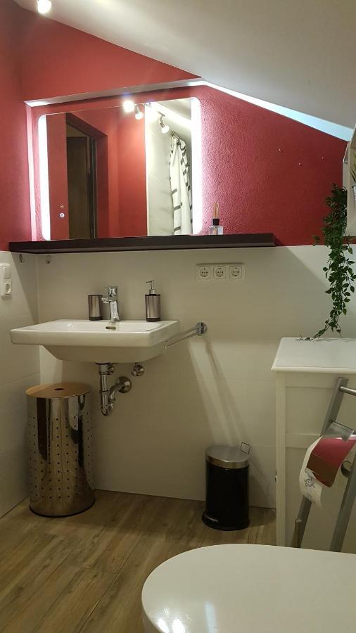 Kleine Gemuetliche Mansardenwohnung Im Suedosten Muenchens Assling Exterior foto