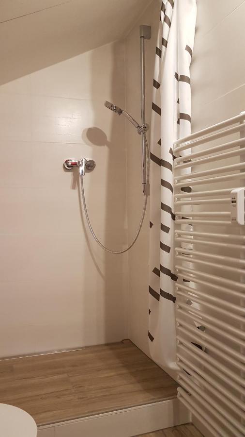 Kleine Gemuetliche Mansardenwohnung Im Suedosten Muenchens Assling Exterior foto