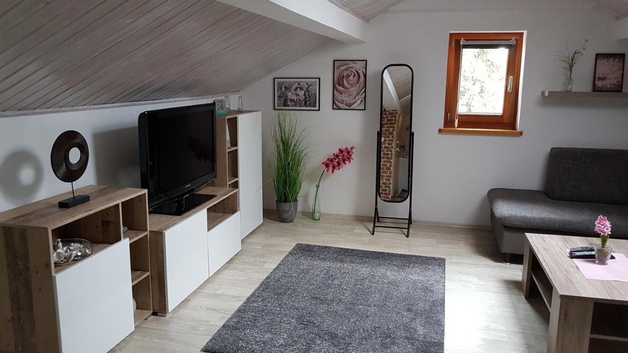Kleine Gemuetliche Mansardenwohnung Im Suedosten Muenchens Assling Exterior foto