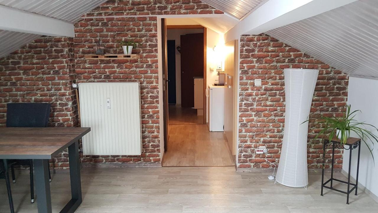 Kleine Gemuetliche Mansardenwohnung Im Suedosten Muenchens Assling Exterior foto