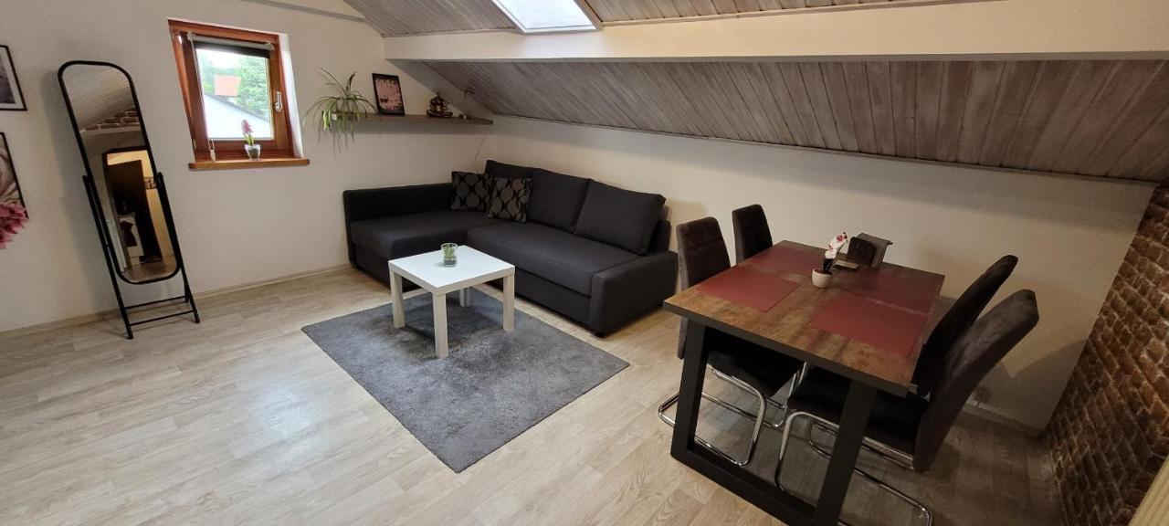 Kleine Gemuetliche Mansardenwohnung Im Suedosten Muenchens Assling Exterior foto