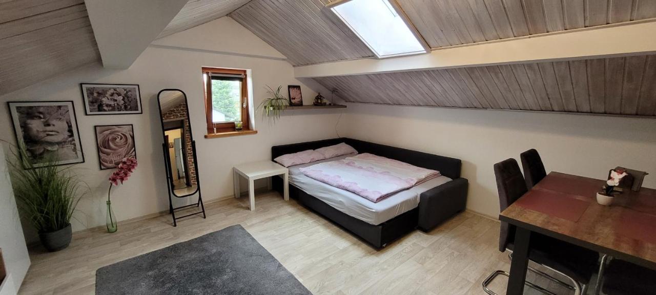 Kleine Gemuetliche Mansardenwohnung Im Suedosten Muenchens Assling Exterior foto