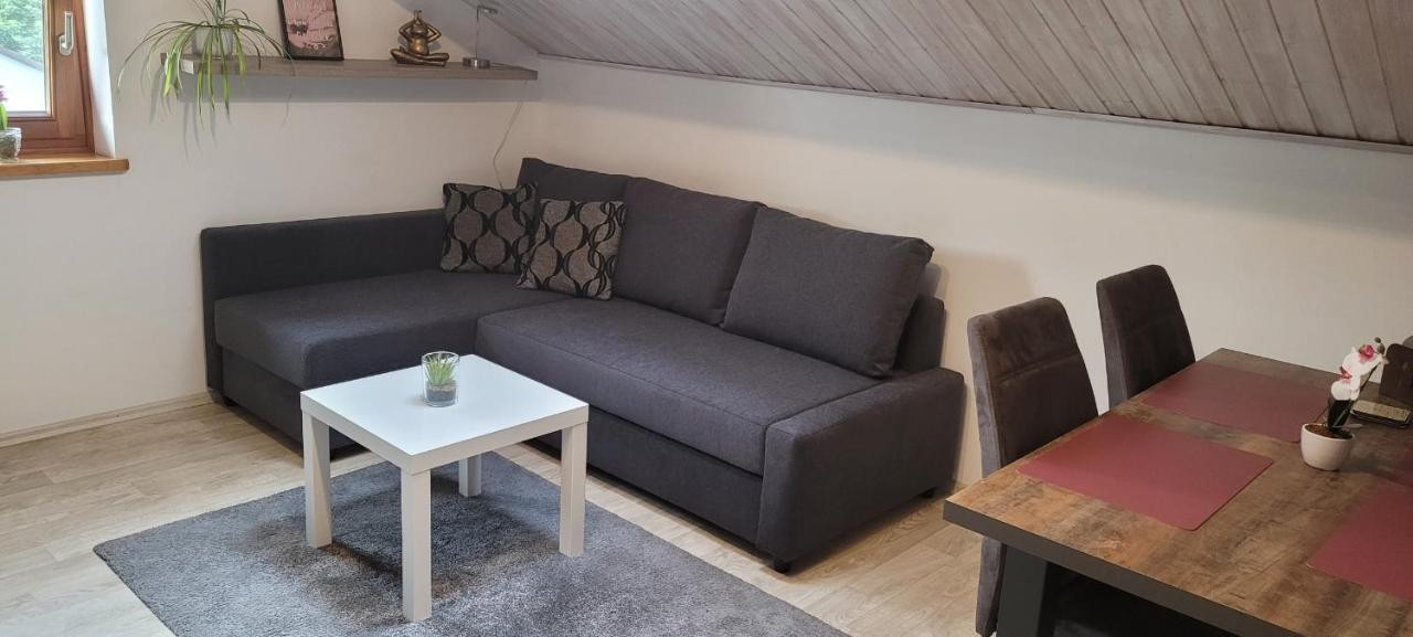 Kleine Gemuetliche Mansardenwohnung Im Suedosten Muenchens Assling Exterior foto